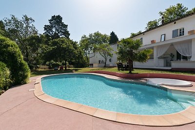 Herrliches Schloss in der Nähe des Canal du...