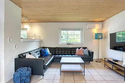 12 Personen Ferienhaus in Væggerløse-By Traum