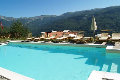 Spazioso Chalet a Cutigliano con Piscina