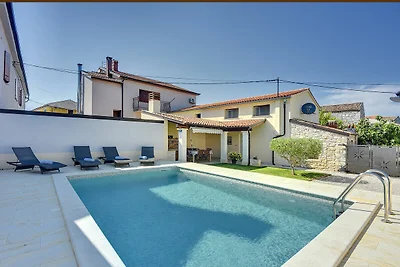 Casa moderna con piscina