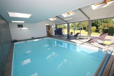 Warmes Ferienhaus mit Pool in Clohars-Carnoët...