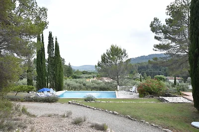 Moderne Villa mit Swimmingpool in Salernes...