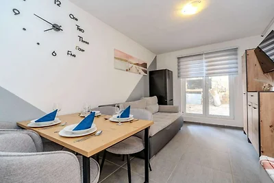 Apartments Robi & Kristina - Studio Apartment...