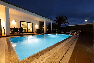 Villa bei Marina Rubicon mit Pool