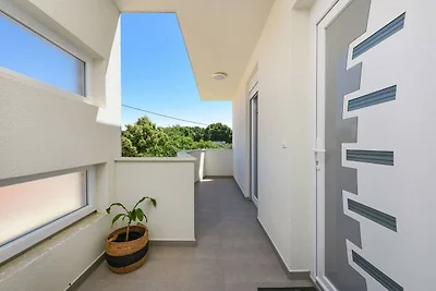 Villa mit Meerblick in Strandnähe in...