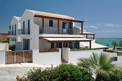 Lovely holiday home in Marina di Modica on th...