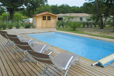 Ferienhaus mit Pool in Grayan-et-l'Hôpital-eh...