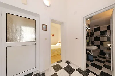 Modernes Apartment mit privatem Pool in...