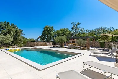 Luxuriöse Villa Posija mit privatem Pool