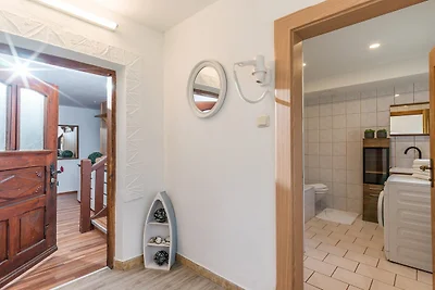 Ferienhaus mit Bergblick und Garten in Fügen