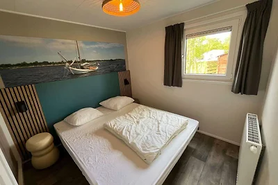 Chalet in Friesland mit Spielplatz