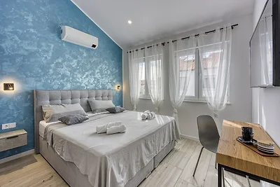Peaceful Blooming Villa with Pool - Four Bedr...