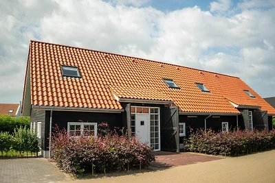 Ruim huis met sauna, op 700 m. van het strand
