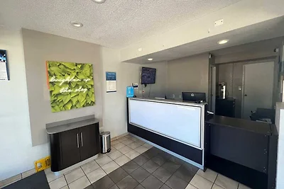 1 Queensize Bed | Ns | Micfridge