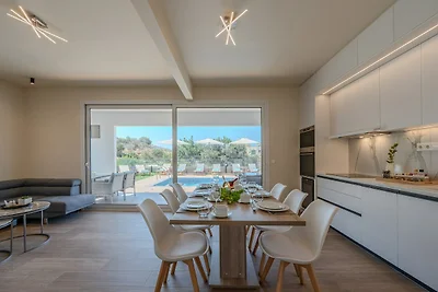 Villa mit 4 Schlafzimmern in Gerani