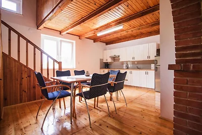 Grande casa per le vacanze con un grande giar...