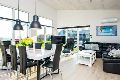 10 Personen Ferienhaus in Sjølund-By Traum