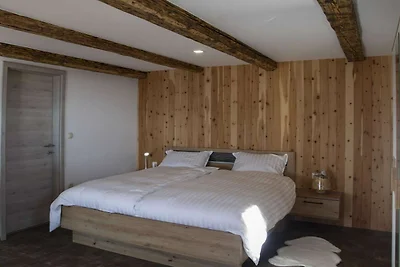 Mountain Vibrant and Timeless Apartment with ...