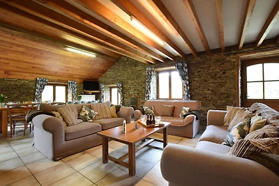 Schönes Ferienhaus in Frahan mit Terrasse