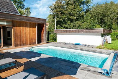 Modernes Ferienhaus in Spa mit Swimmingpool