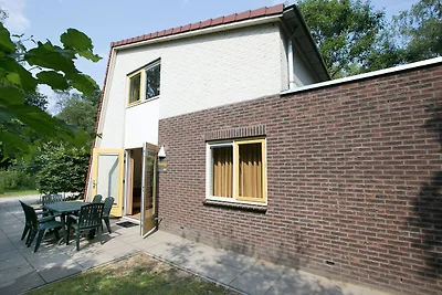 Freistehende Waldvilla mit Spülmaschine in de...