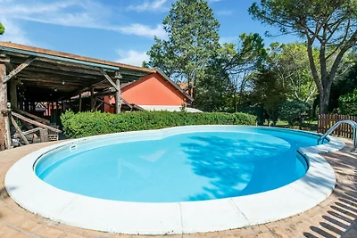 Tranquillo agriturismo con piscina a Roma