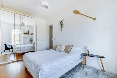 Modern appartement met 1 slaapkamer en 4 plaa...