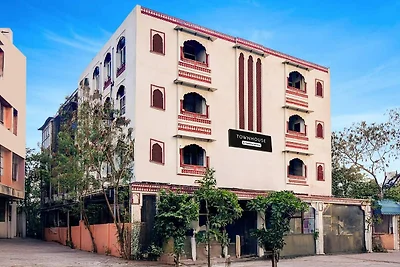 Townhouse Chandpole Metro Station