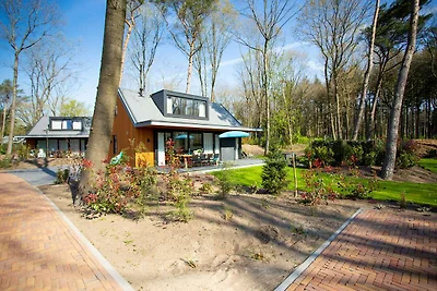 Villa moderna con sauna e spa all'aperto
