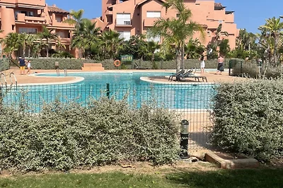Modernes Apartment im Golfresort mit Pool