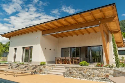 Vakantiehuis in Colico met zwembad