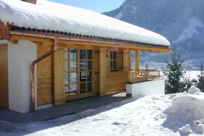 Freistehende Hütte im Wald im Pinzgau