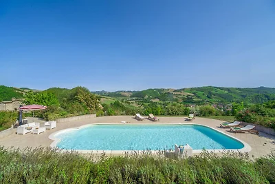 Villa in Belforte ganz Isauro mit Pool