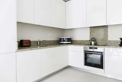 Cosy Central Apartment with Terrace