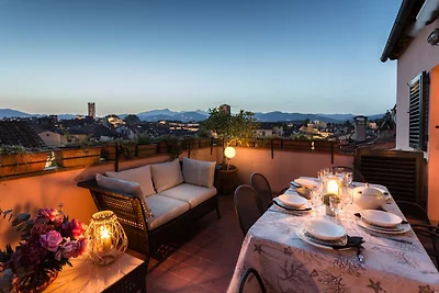 Penthouse mit Panoramaterrasse in Lucca
