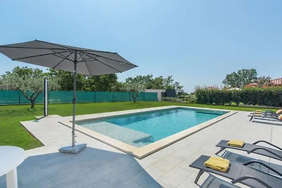 Villa in Nova Vas mit Schwimmbecken