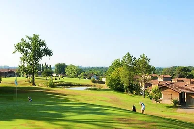 Ferienwohnung in Eauze mit Golfplatz und Pool
