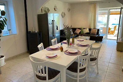 Schönes Ferienhaus mit in Lisicic