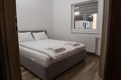 Ferienwohnung mit Pool in Jaros?awiec