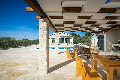 Oliveto mit Pool