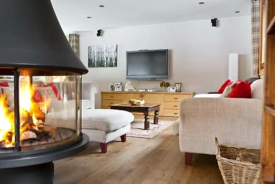 Chalet with Mont Blanc Views, Hot Tub & Separ...