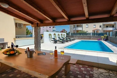 Wohnung in Fazana mit Schwimmbecken