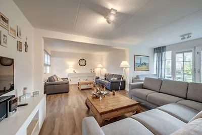 Villa ristrutturata vicino al mare a Domburg