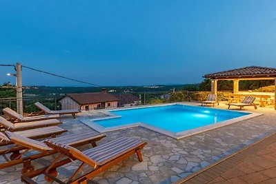 Villa in Kastav mit Schwimmbecken