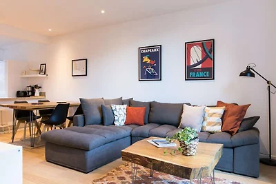 Spacious Central Apartment with Terrace