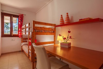 3 bedroom apartment, 150m from beach
