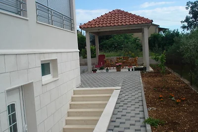Appartamento a Trogir vicino alla spiaggia