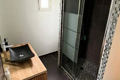 Villa in Hourtin met bos en zwembad