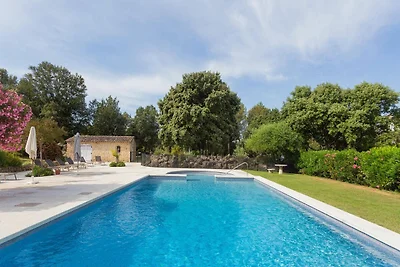 Apartment im Schloss in der Provence mit pool