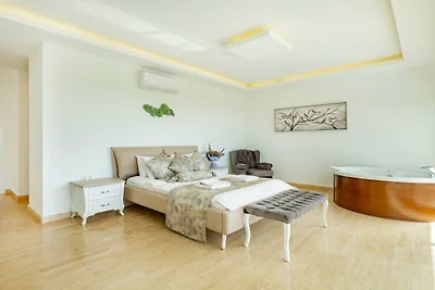 Villa in Kalkan mit Schwimmbecken